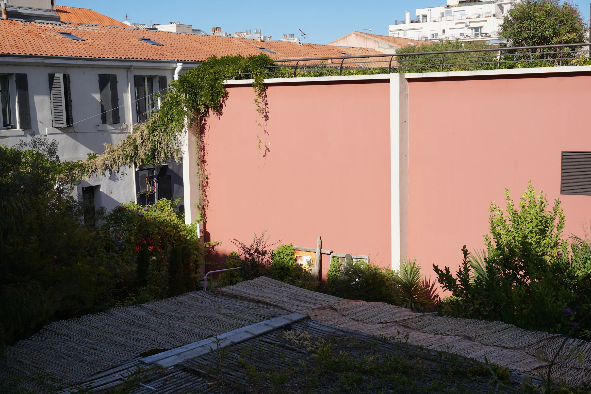 Aluminium pergola on a terrace