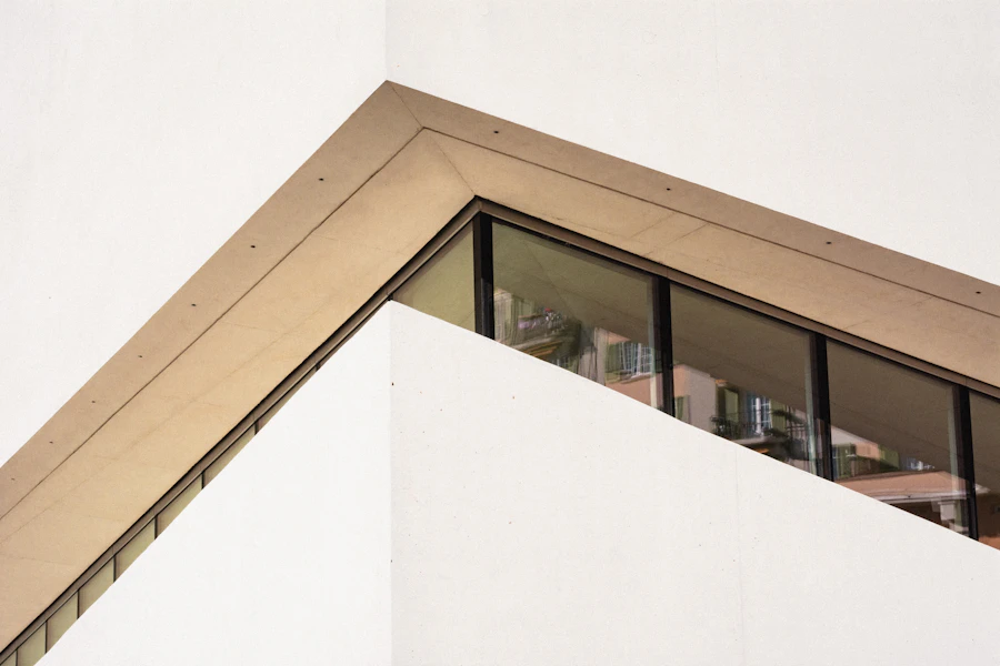 Slim aluminium frame profile detail